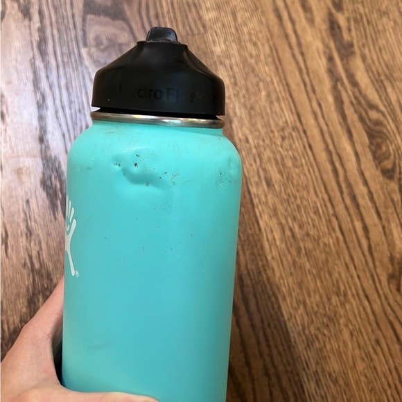 Hydro flask 32oz - Picture 2 of 5